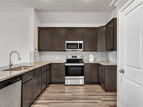 4th image of 10639 Natural Pond Rd