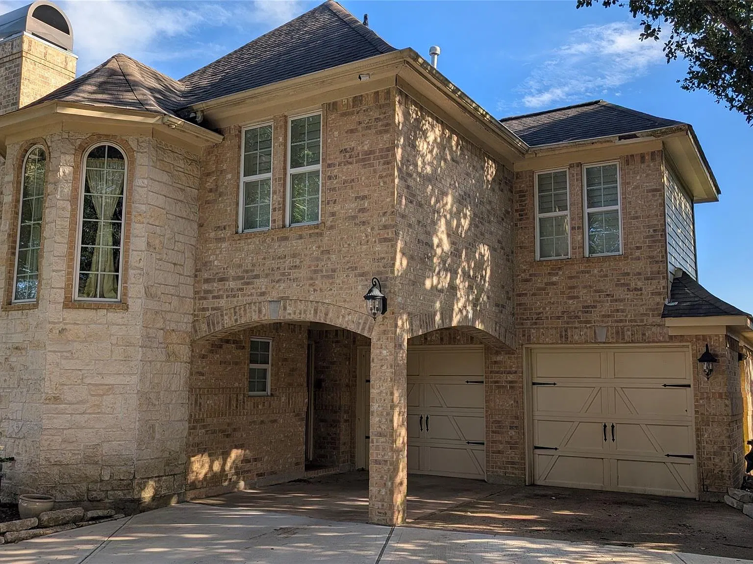 2 bed, 2.5 bath, 1683 sqft, $2,500 — Photo 2