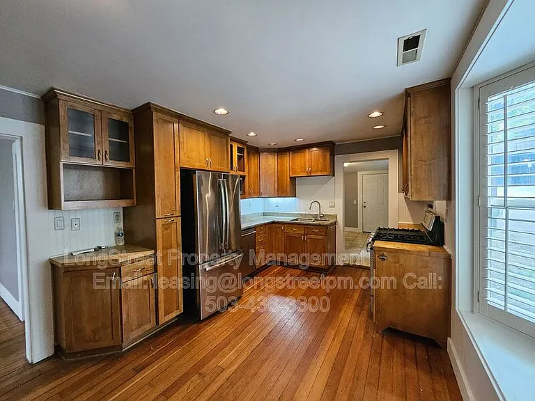 1734 SW Market St — Photo 35