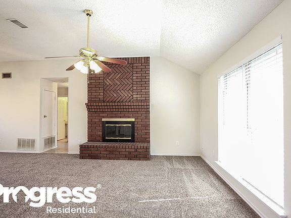 3rd image of 2321 Cedarwood Dr