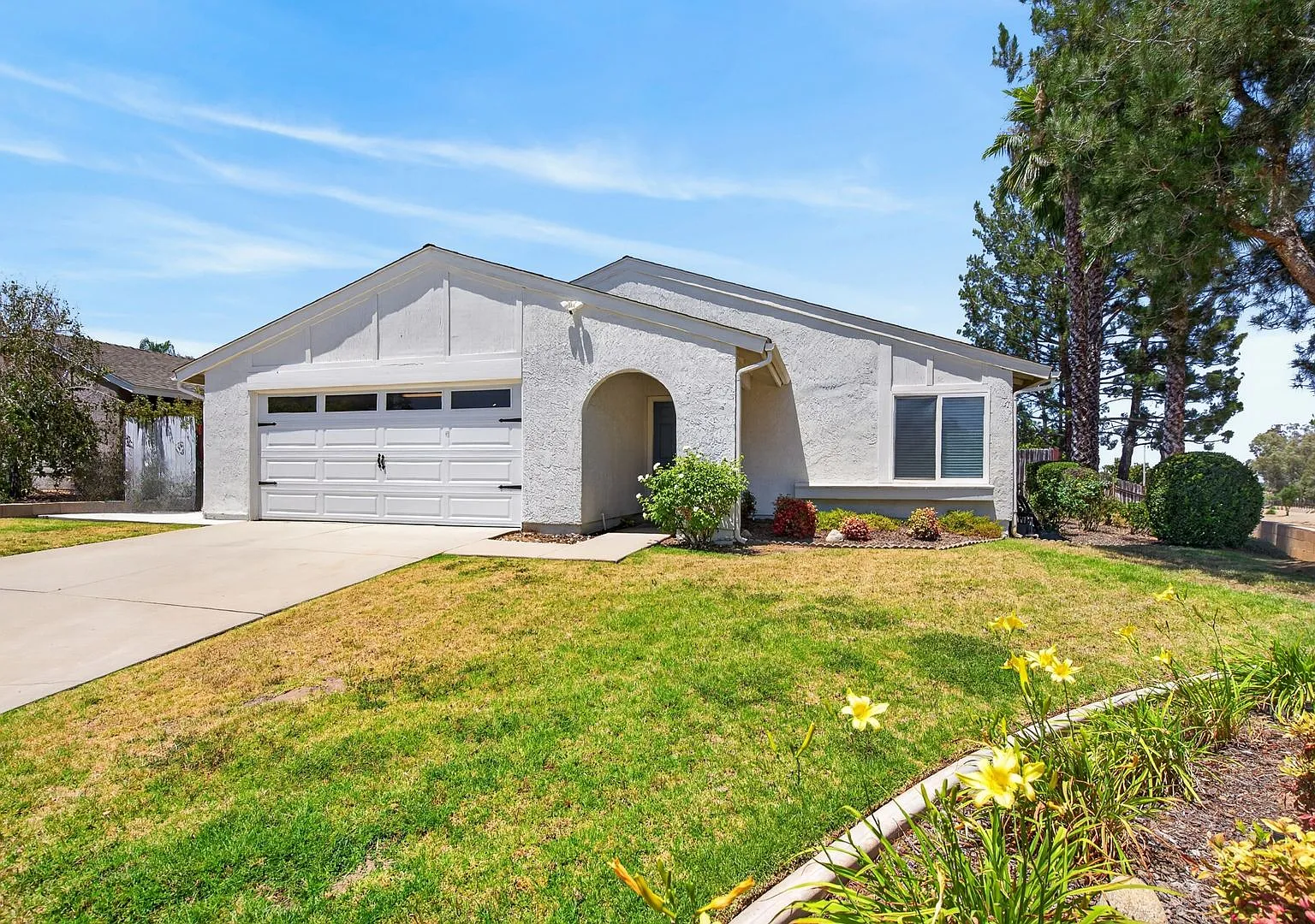 Charming Redlands Home — Photo 2