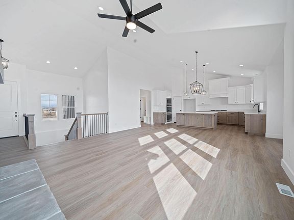 4th image of 1262 E Highline Rd