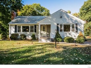 7 Bonnie View Dr, Trumbull, CT 06611