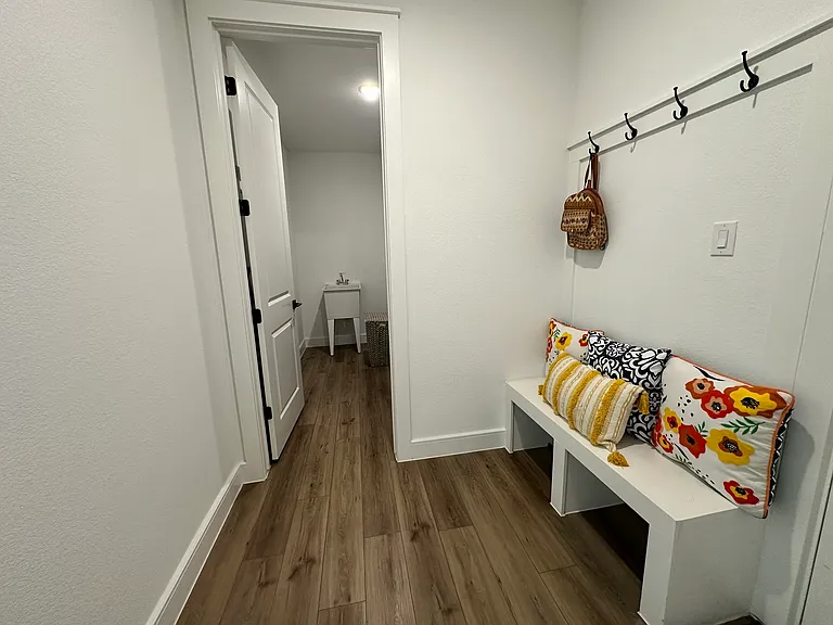 724 Danbury St — Photo 24