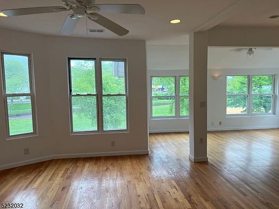 5th image of 51 Morris Pl #2