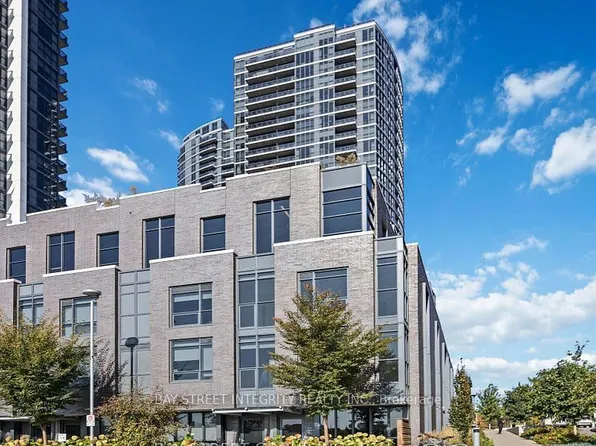 27 Valhalla Inn Rd #60, Toronto, ON M9B 0B3