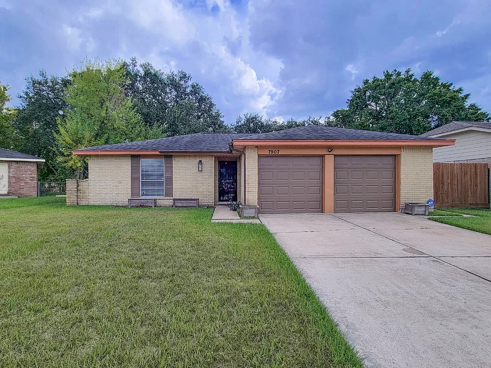 7907 Rumbling Wood Ct