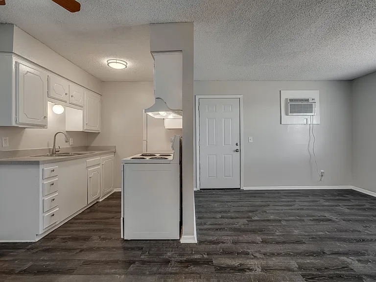 The Vue at Oak Creek — Photo 34