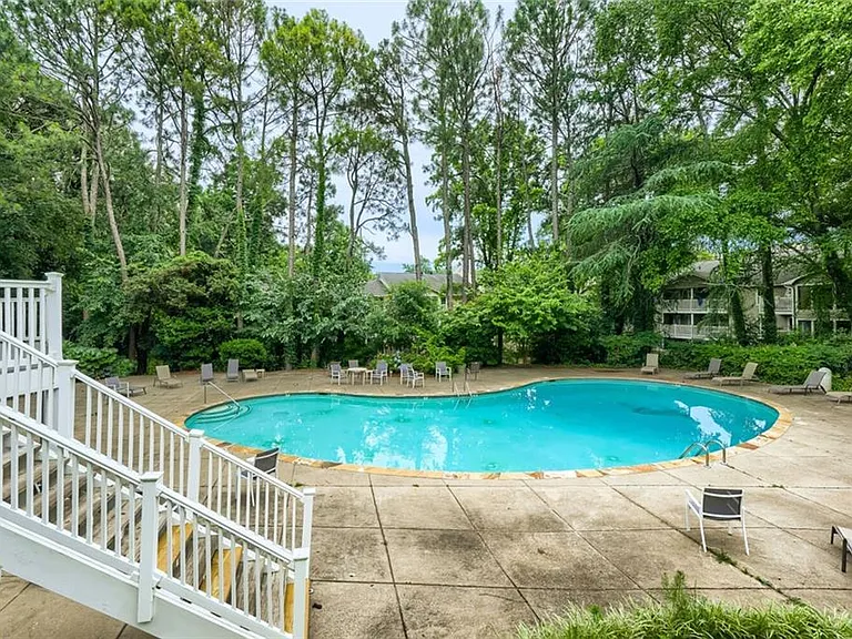 905 Augusta Dr — Photo 16