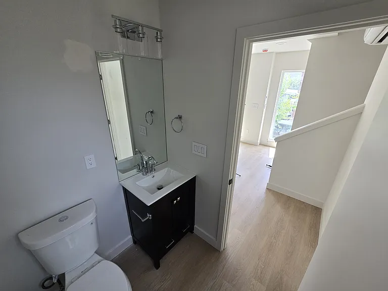 2nd floor 1/2 bathroom