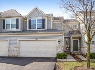 351 Robin Glen Ln, South Elgin, IL 60177