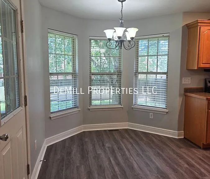 3144 W Melbourne St — Photo 5