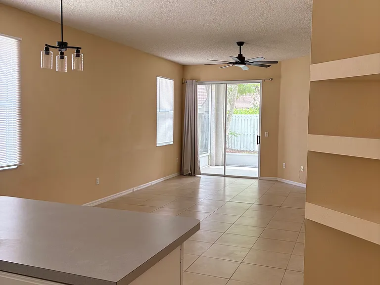906 Glen Abbey Cir — Photo 5