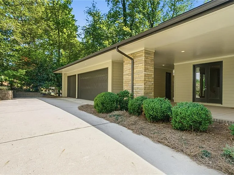 4373 Wieuca Rd NE — Photo 46