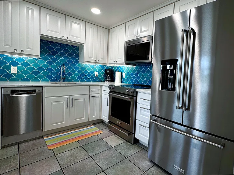 852 S Harbor Dr #1 — Photo 3
