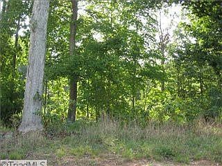 2nd image of 1104 Mosley Rd