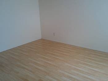 2nd image of 615 Schiller St APT 3