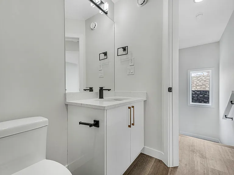 12021 95a St NW — Photo 38