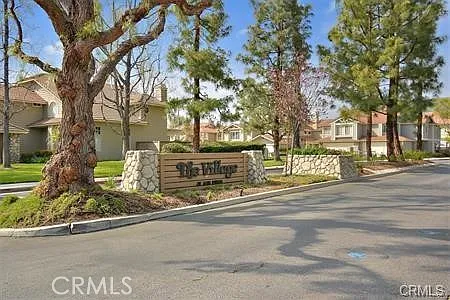 4 bed, 2121 sqft, $4,200 — Photo 2