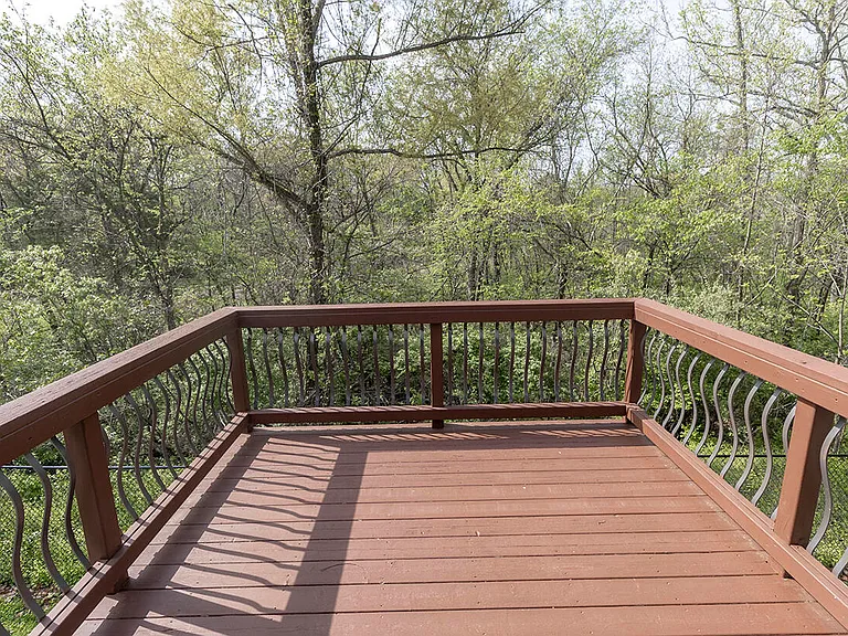 3402 E Saint Charles Rd — Photo 32