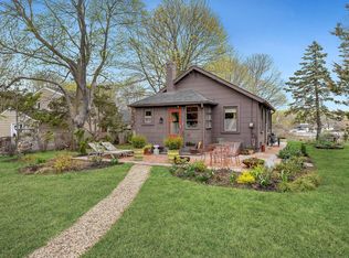 18 Canal St, Hampton Bays, NY 11946