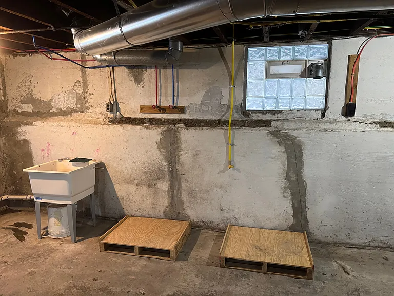 Washer and gas and electric dryer hookups