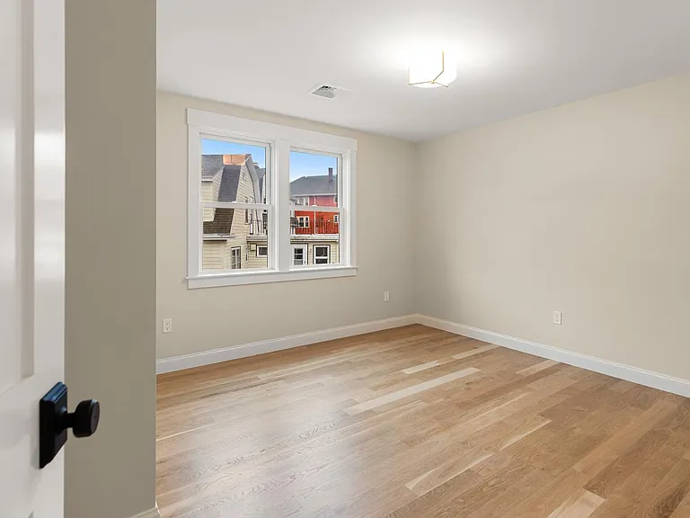 45 Maplewood St #45 — Photo 26