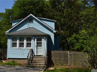 8 Pinecrest Pl, Selden, NY 11784