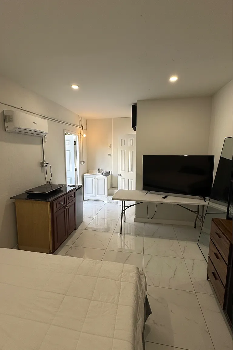 1 bed, 450 sqft, $1,200 — Photo 2