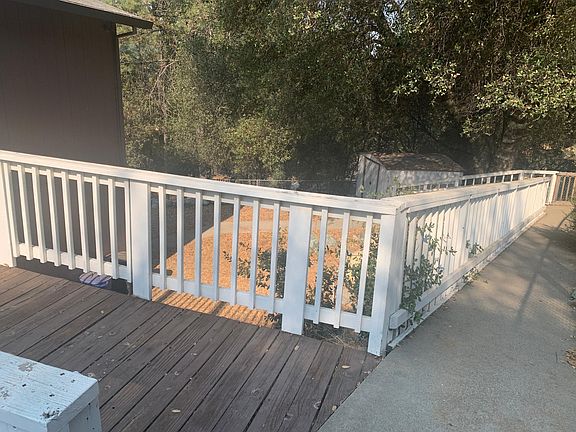 Walkway to private entrance, no stairs