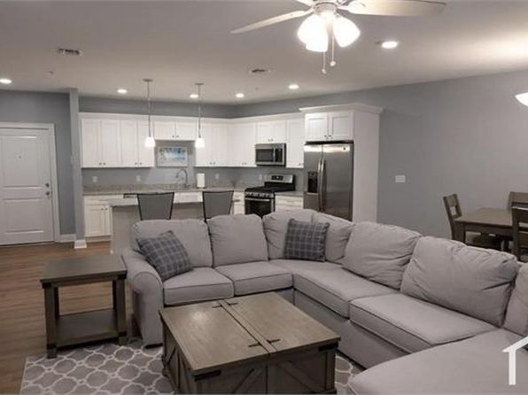 4 Longwood Ln Unit 206