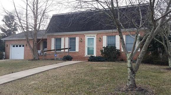 1st image of 123 W Lake Dr