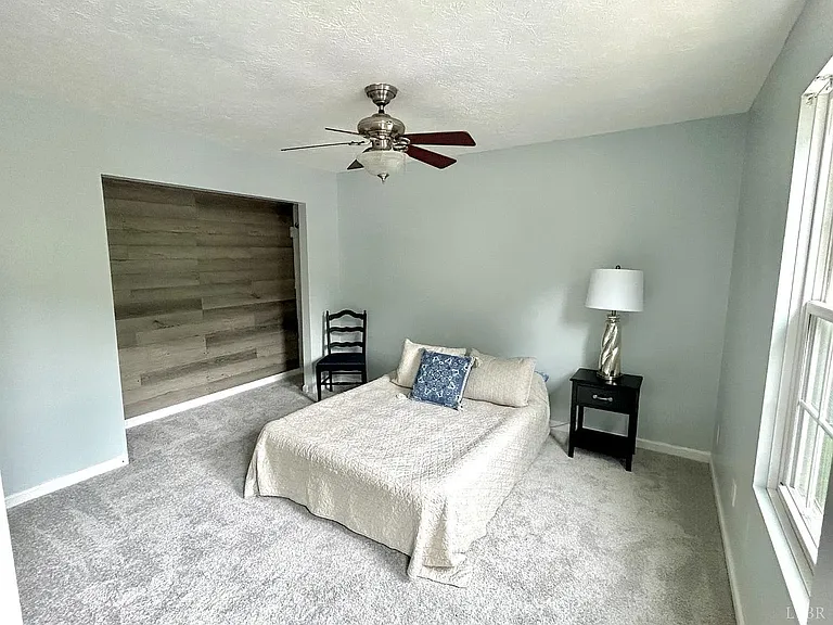 1421 Ashbourne Dr — Photo 25
