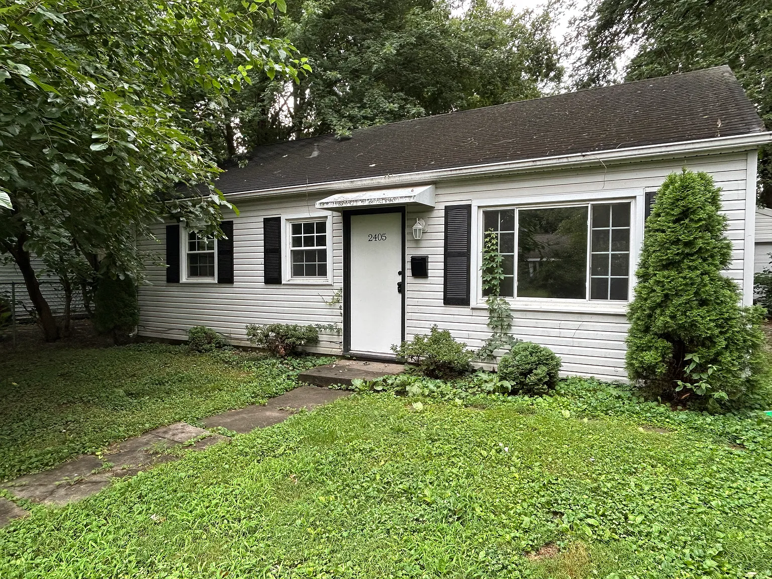 3 bed, 825 sqft, $1,195 — Photo 1