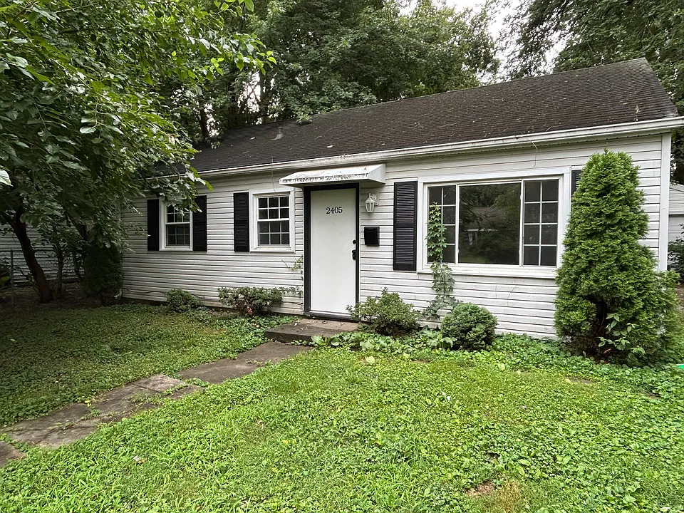 2405 Maplewood Cir