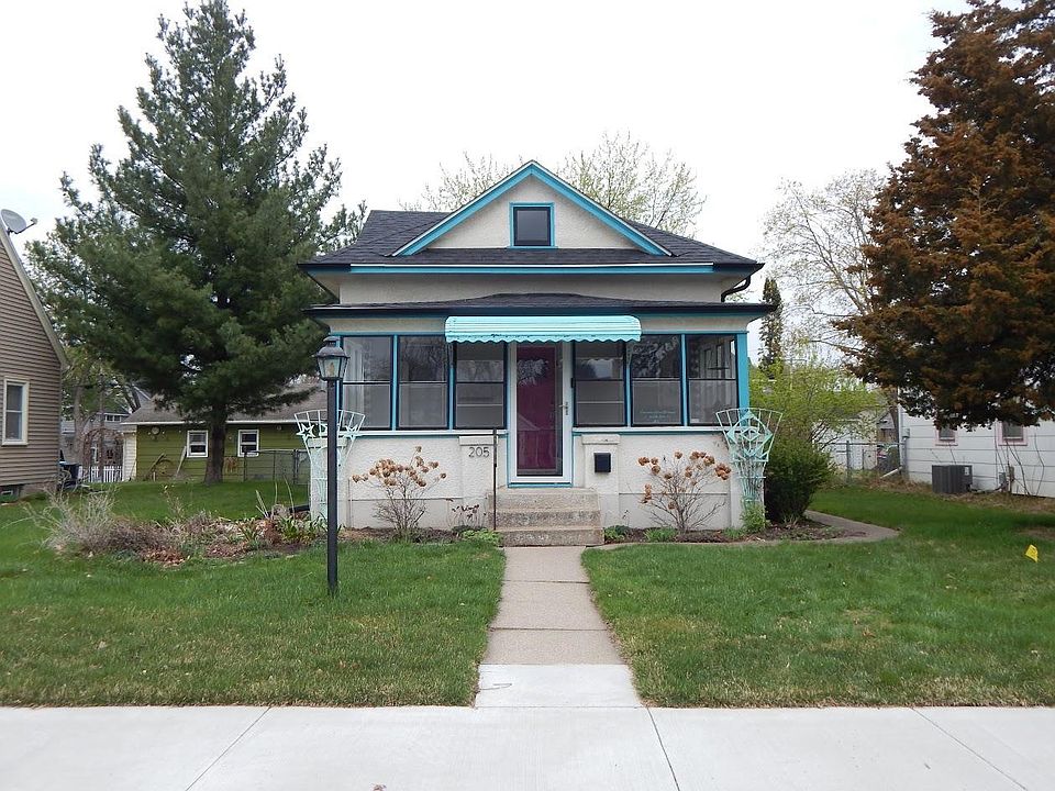 1st image of 205 10th Ave N