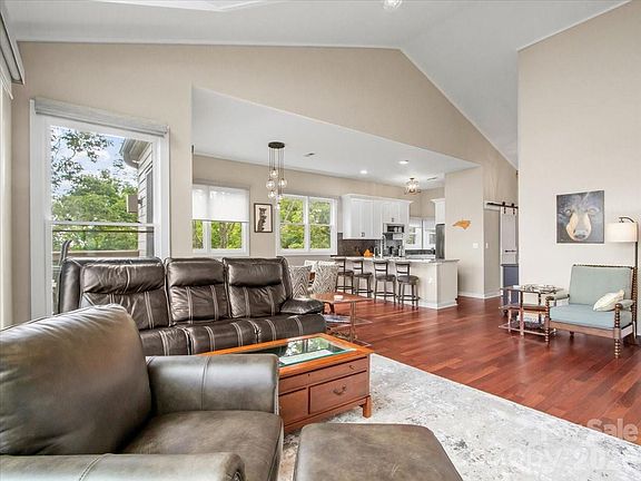 4th image of 30 Club Villa Ct #B2