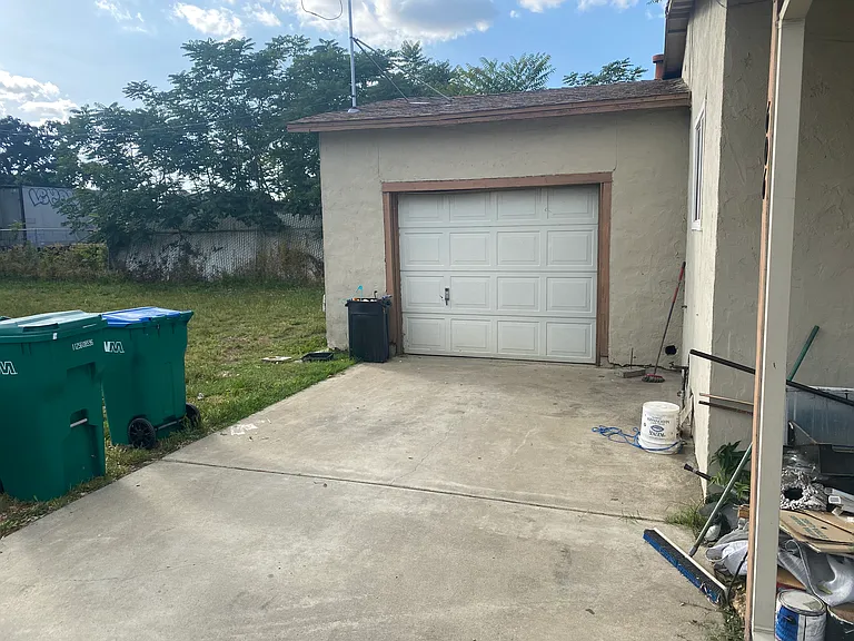 606 N Golden Gate Ave — Photo 10