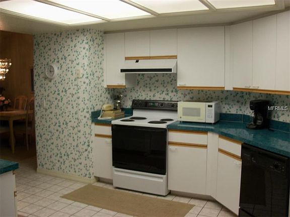 4th image of 1885 Village Ct