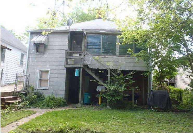 2nd image of 1219 Main St