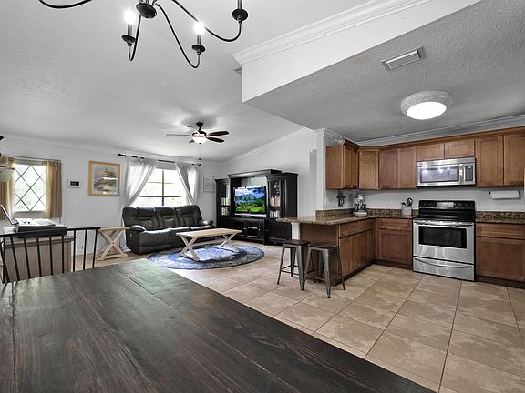 5th image of 1118 SW Heather Street