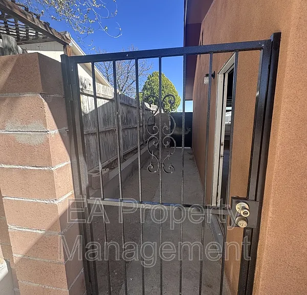 1702 Halo Cir SE — Photo 21