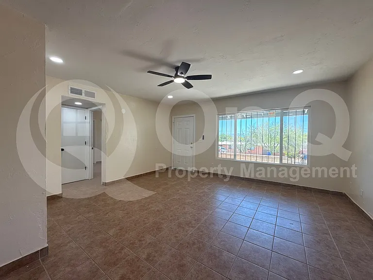 1846 W Caravelle Rd — Photo 8
