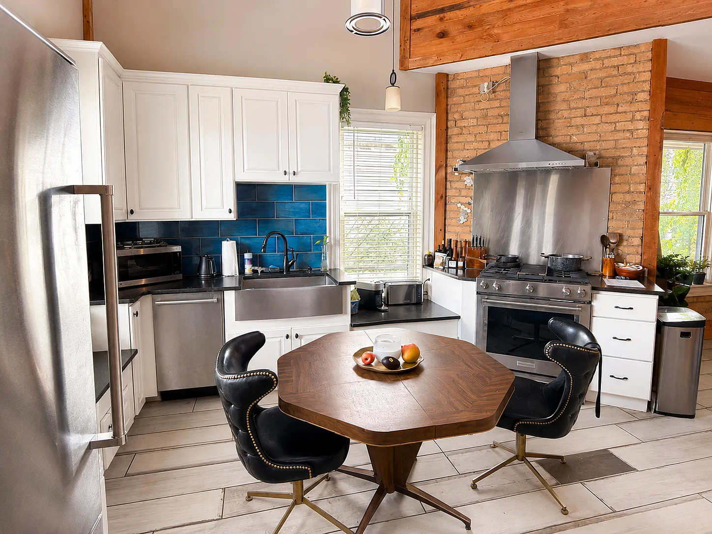 3 bed, 1.5 bath, 1234 sqft, $2,200 — Photo 4