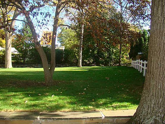 5th image of 36 Elizabeth Dr