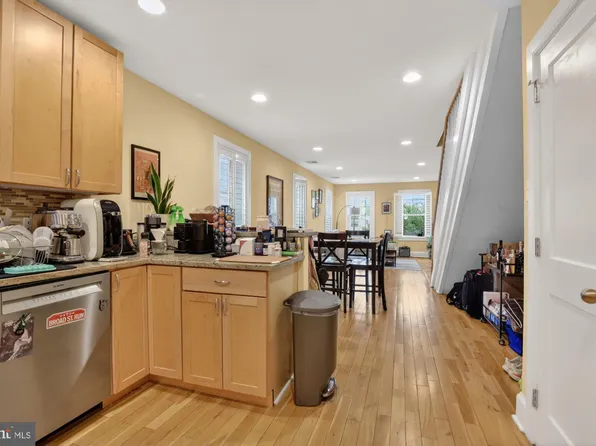 1712 Green St APT 4, Philadelphia, PA 19130