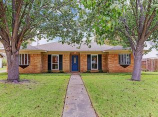202 Winding Rd, Friendswood, TX 77546