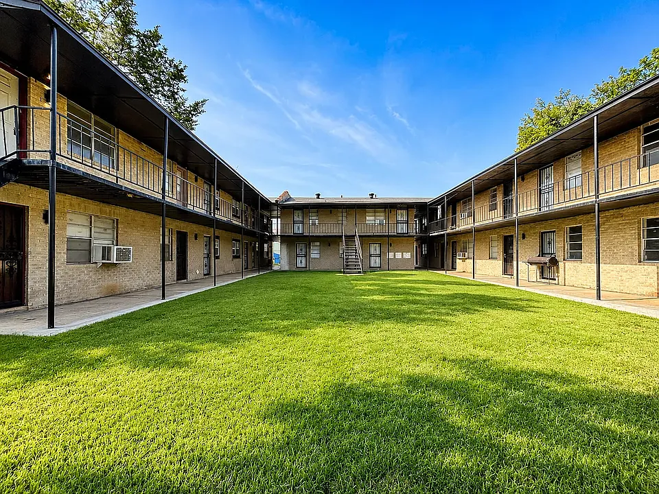 325 Greenlaw Ave #14