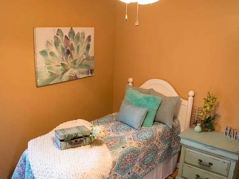 323 S McKinley Ave — Photo 5