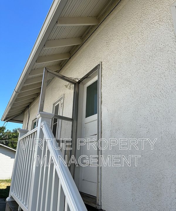 1st image of 813 3rd Ave